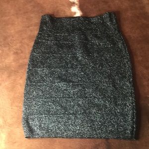 Rock & Republic black and silver metallic mini skirt! Size Small